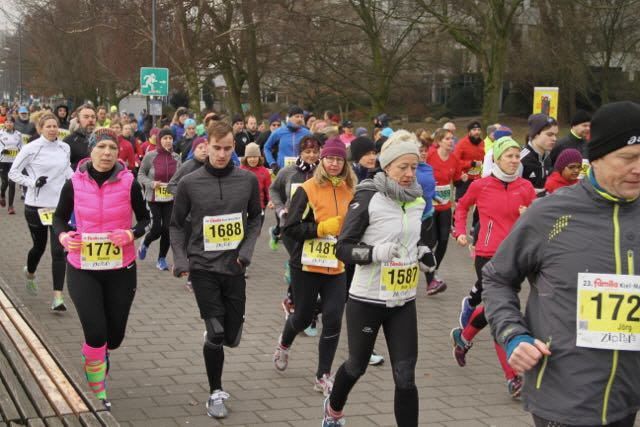 Fra fjorårets Kiel Marathon, et løp som går langs sjøsiden og i havneområdet med kort avstand til terminalen for Kielferga (Foto: powerschnecken.de).