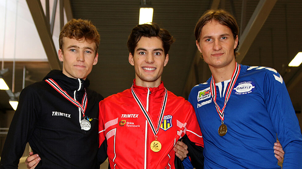 Premiepallen for G18/19 på 800 meter: Mathias Flak, Kjetil Brenno Gagnås og Thomas Blücher.