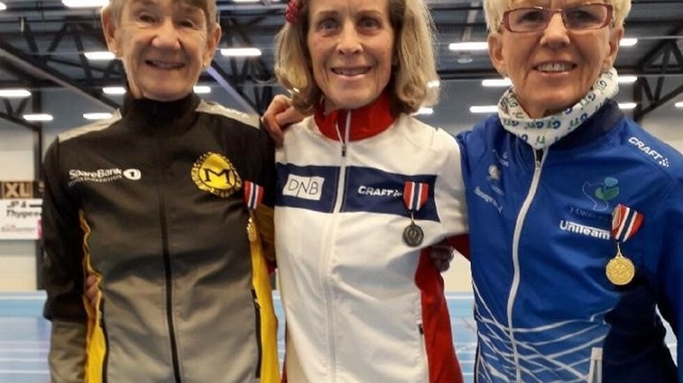 Old girls: Mariann Stenbakk, Eva Carlsen og Bjørg Hagen løp fort i innendørs-NM.