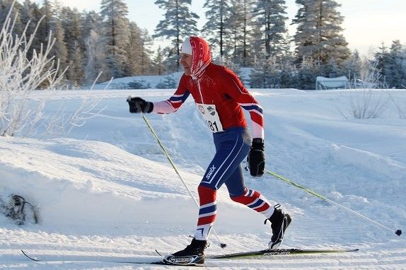 Stig Evensen fra Elverum debuterer i Birkebeinerrennet i sitt 64. år. På bildet er han på oppløpet i sitt aller første turrenn, Trysil-Knut rennet i Søre Osen i januar i år.