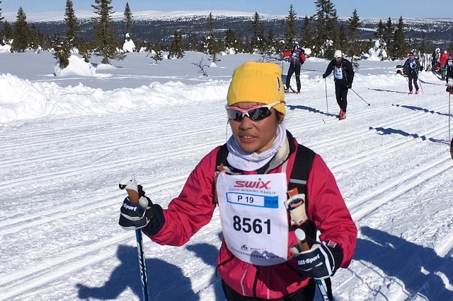 Desiree Kristiansen fra Søre Osen (og Fillippinene) midt i det tøffeste partiet mellom Kvarstaddammen og Midtfjellet på sin fantastiske debut i Birkebeinerrennet. (Foto: Privat)