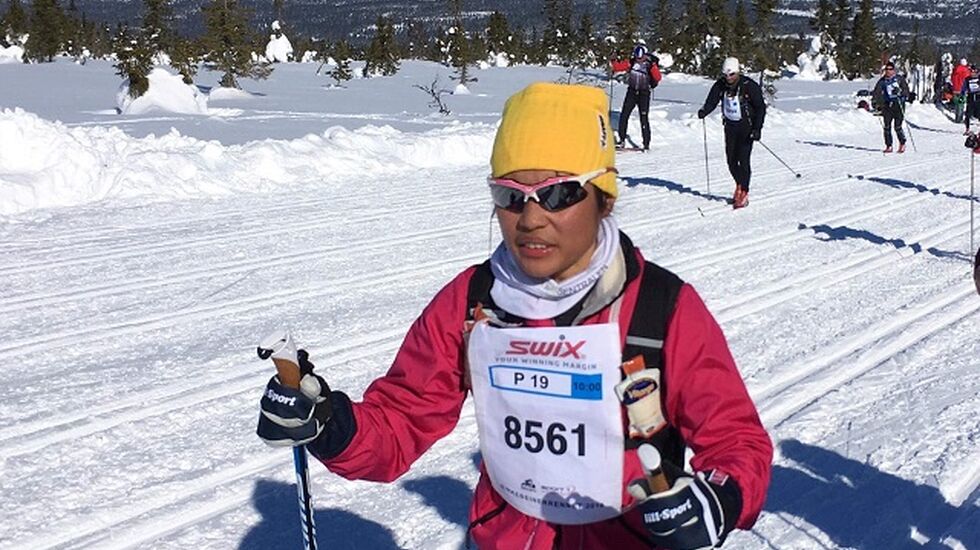 Desiree Kristiansen fra Søre Osen (og Fillippinene) midt i det tøffeste partiet mellom Kvarstaddammen og Midtfjellet på sin fantastiske debut i Birkebeinerrennet. (Foto: Privat)