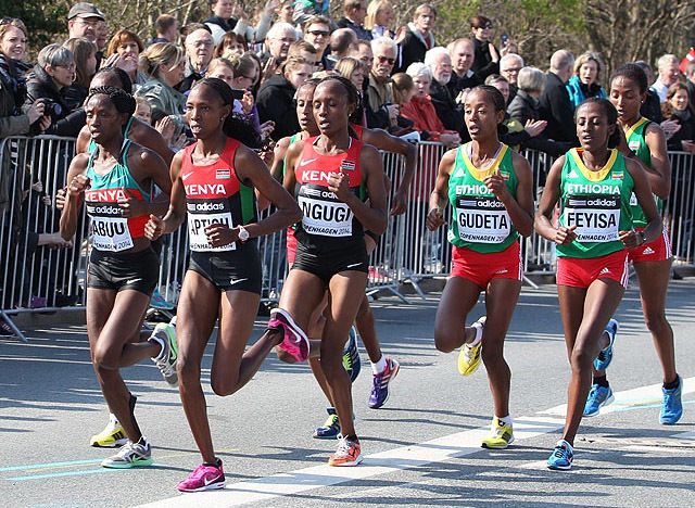 Det er forventa kraftig østafrikansk dominans i VM halvmaraton. Bildet er fra mesterskapet i 2014 da de fem kvinnene på det kenyanske laget var de fem første i mål. (Foto: Kjell Vigestad) 