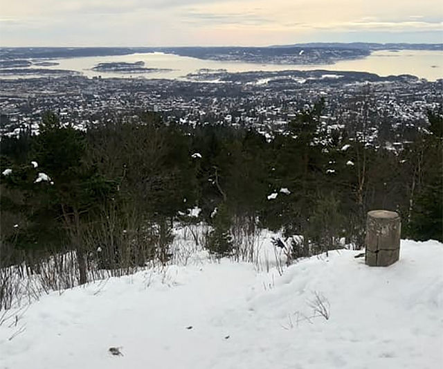Utsikten over Oslo og Oslo-fjorden er god - hvis en rekker opp før mørket senker seg. (Foto: arrangøren)