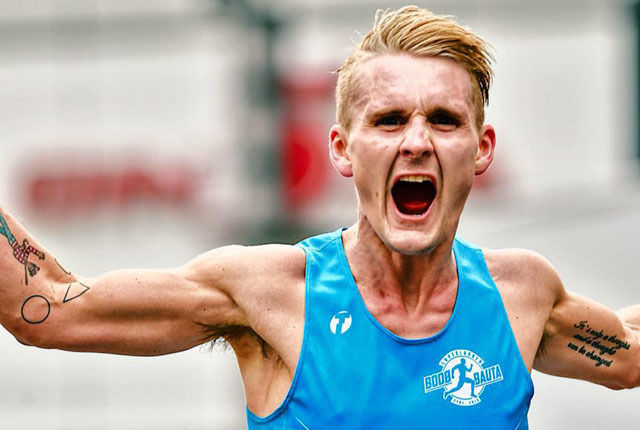 Sondre Skjelvik med all grunn til å juble i Tokyo Marathon. Etter å ha satt pers med 2.30.57