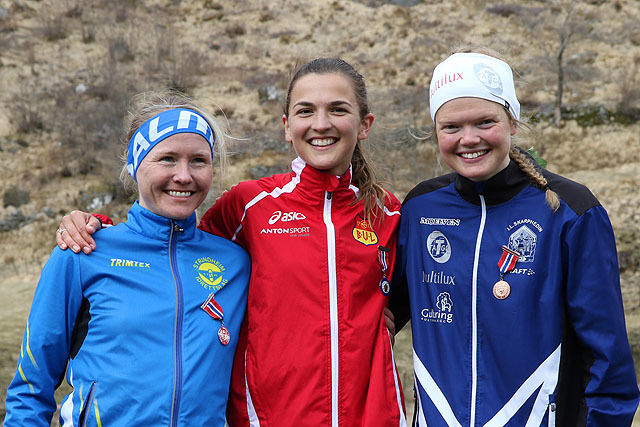 Premiepallen for kvinner senior: Lena Selen, Sigrid Jervell Våg og Mariann Roe Premiepallen for kvinner senior: Lena Selen, Sigrid Jervell Våg og Mariann Roe