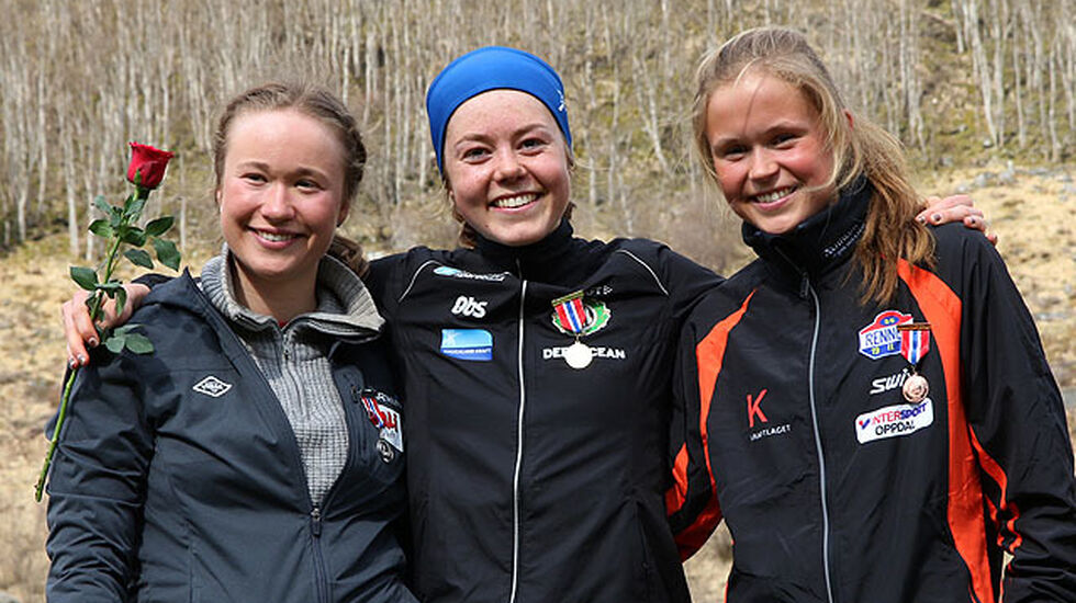 Premiepallen i kvinner junior: Sanne Njaastad, Vilde Våge Henriksen og Sigrid Ytterhus Haugset