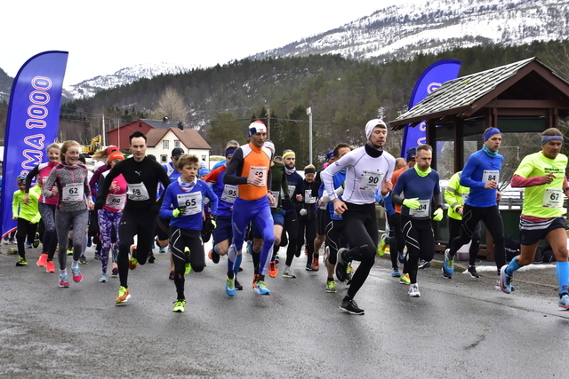 Gisle Skjølberg, Bremanger IL og Bendik Grimsbø, Førde IL satte nye løyperekorder da Eikefjord Halvmaraton ble arrangert lørdag 7. april. (Alle foto: Ronny Osland)
