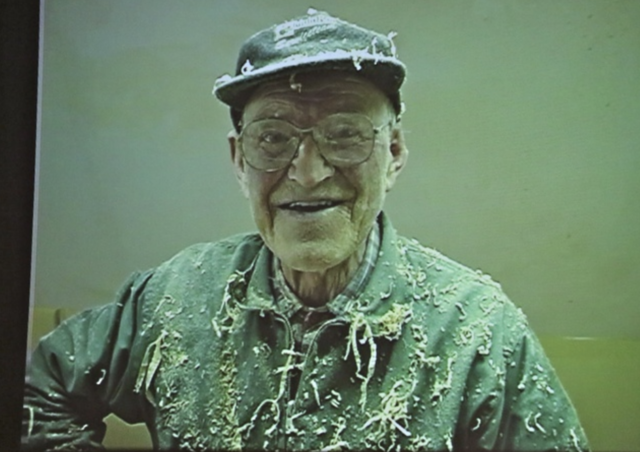Konrad Brunstad himself fra Konradfilmen. Konradløpet er ment å ære minnet etter Konrad Brunstad (Mons-Konrad 1910-2000). Konrad begynte først å løpe i sein alder. Konrad Brunstad himself fra Konradfilmen. Konradløpet er ment å ære minnet etter Konrad Brunstad (Mons-Konrad 1910-2000). Konrad begynte først å løpe i sein alder.