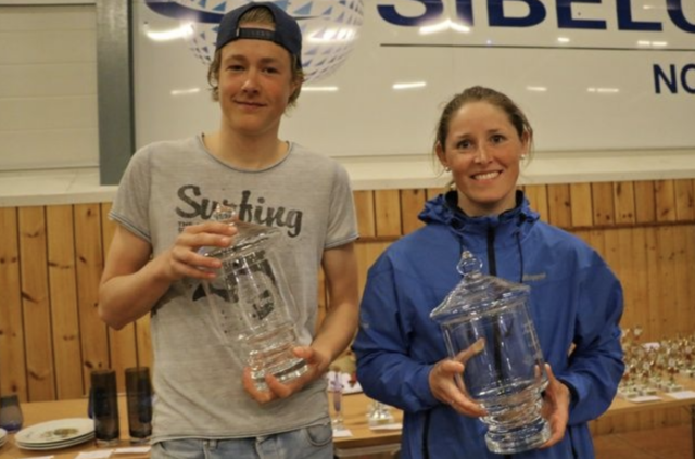 Vetle Uhre Hammersvik, Førde IL og Eli Karin Sjåstad Åsebø, Volda får holde på vandrepokalene. Foto: Martin Hauge-Nilsen Vetle Uhre Hammersvik, Førde IL og Eli Karin Sjåstad Åsebø, Volda får holde på vandrepokalene. Foto: Martin Hauge-Nilsen