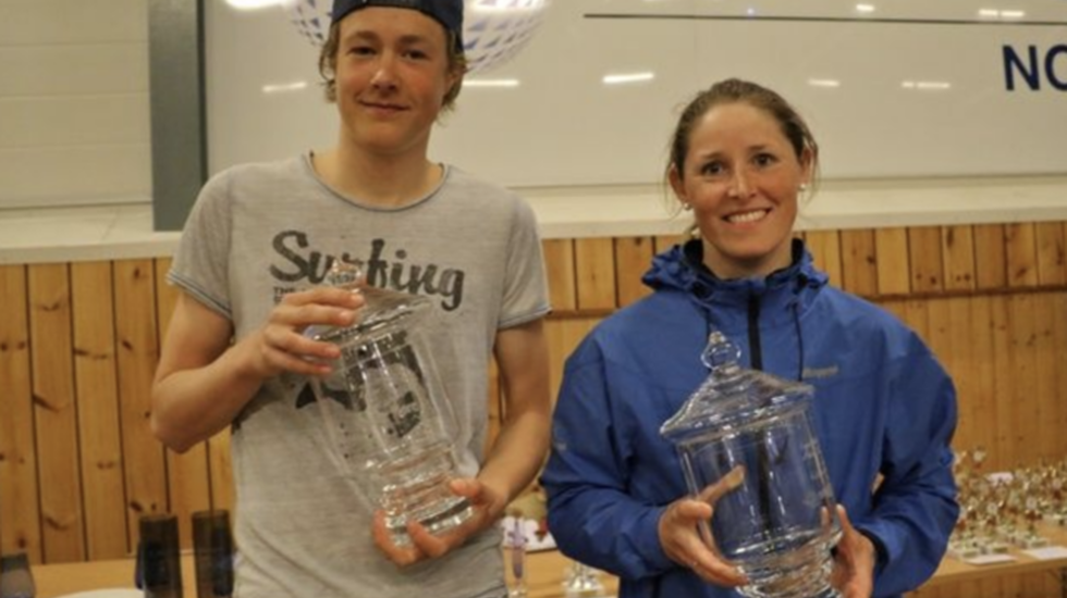 Vetle Uhre Hammersvik, Førde IL og Eli Karin Sjåstad Åsebø, Volda får holde på vandrepokalene. Foto: Martin Hauge-Nilsen