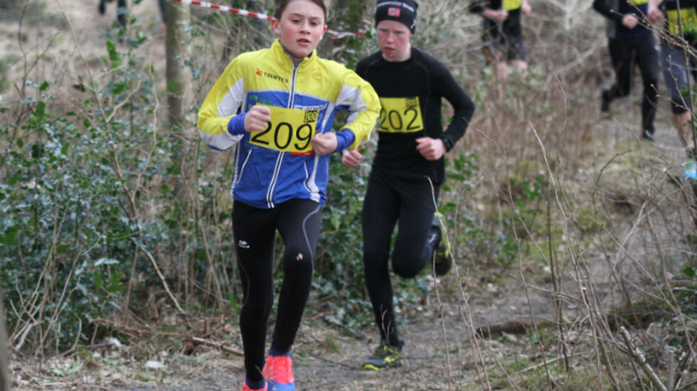Sindre S Petterson og Bjørn Grude i fint driv i langløypa for de voksne. Foto: Julie Hansen.