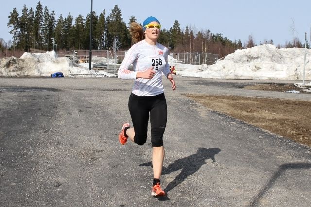 Rønnaug Schei Alsgaard  var raskest av kvinnene i UKI-karusellens åpningsløp, 3 km veiløp. (Foto: Olav Engen)