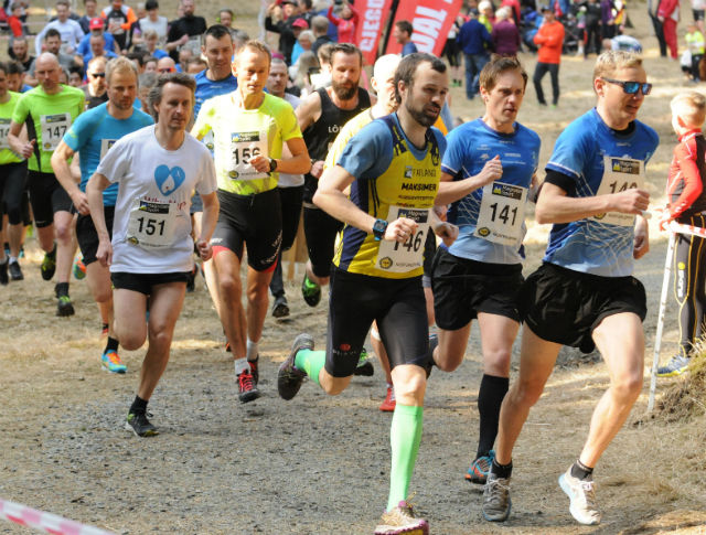 Svein Ove Risa(146) tar teten i 5km løypa og vinner både KM tittelen i M40-44 og løpet totalt. Foto: Henning Wiig. Svein Ove Risa(146) tar teten i 5 km-løypa og vinner både KM tittelen i M40-44 og løpet totalt. Foto: Henning Wiig.