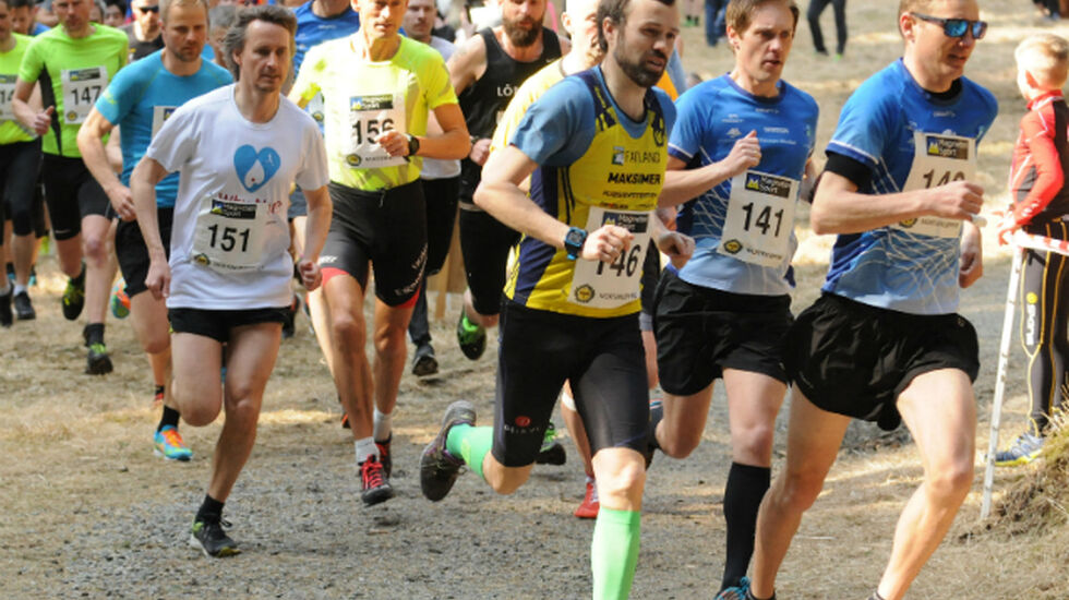 Svein Ove Risa(146) tar teten i 5km løypa og vinner både KM tittelen i M40-44 og løpet totalt. Foto: Henning Wiig.