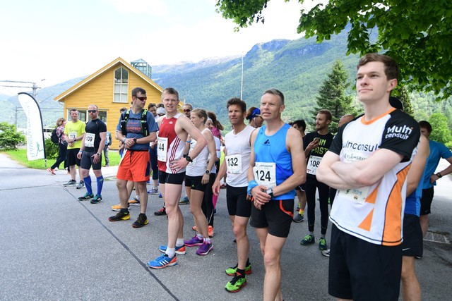 Fra starten på fjorårets løp. (Foto: Daniel Alexander Holm)