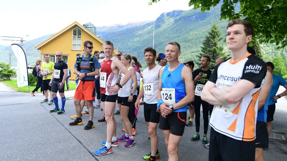 Fra starten på fjorårets løp. (Foto: Daniel Alexander Holm)