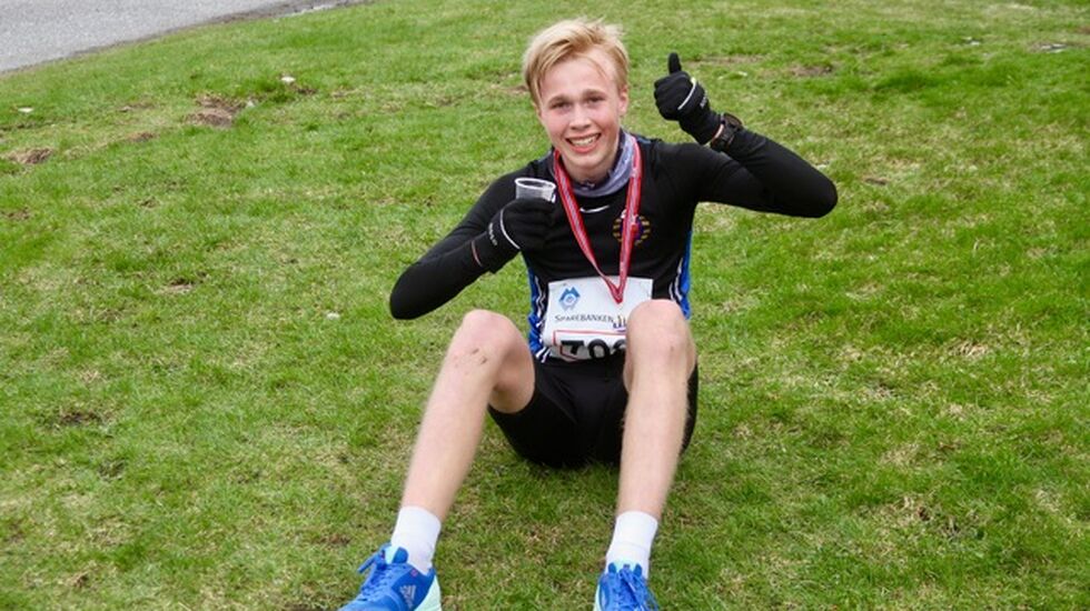 Håkon Stavik fortsetter framgangen på langdistanseløp. I fjor sprang Håkon rundt Valderøya på tiden 28.53. I dag slo han den tiden med 1 minutt og 23 sekund