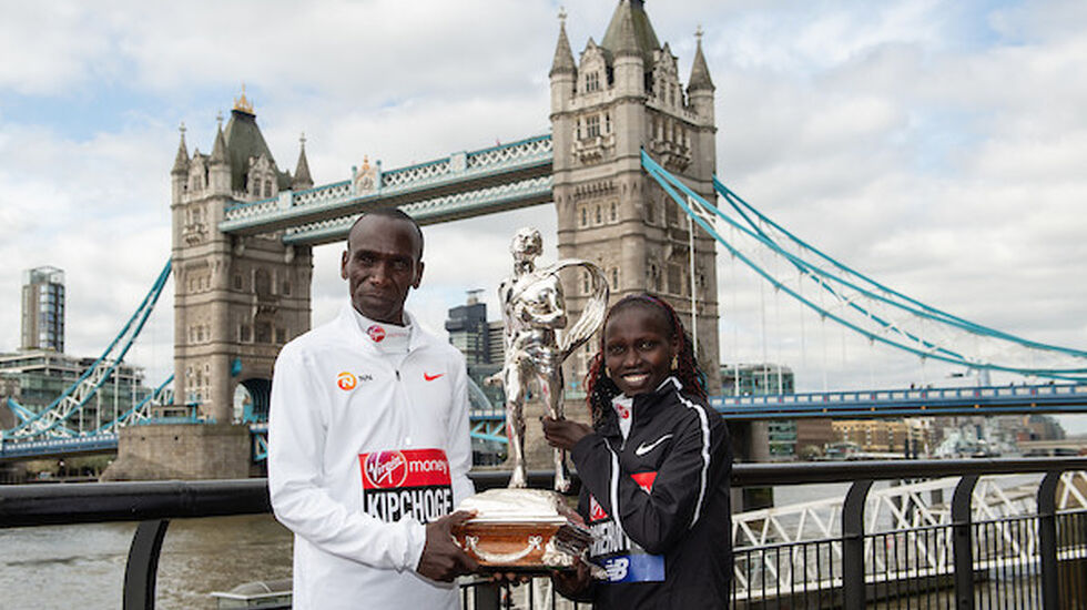 Eluid Kipchoge, Kenya vant sin tredje seier i London Marathon mens Vivian Cheruiyot tok sin første store maratonseier etter flere VM- og OL-gull i lange løp på bane. Foto: arrangøren