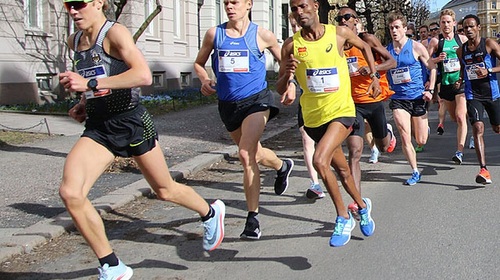 Simen Halle Haugen suveren i årets Larviksløp. Foto: Fra Sentrumsløpet 2018 Fotograf: Heming Leira