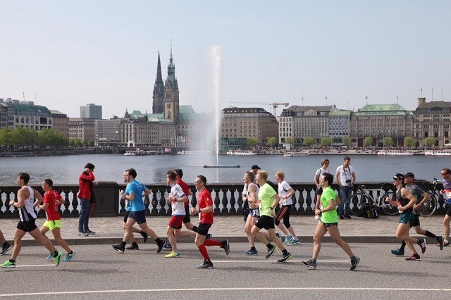 Sommerlig forhold med sol og temperaturer over 20 grader preget årets Hamburg Marathon (Foto: Hambug Marathon/Facebook).