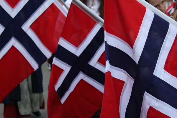 3 norske flagg