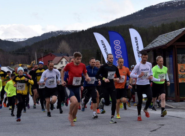 Fra starten av årets andre løp i INC Eikefjord Løpskarusell. (Foto: Ronny Osland)