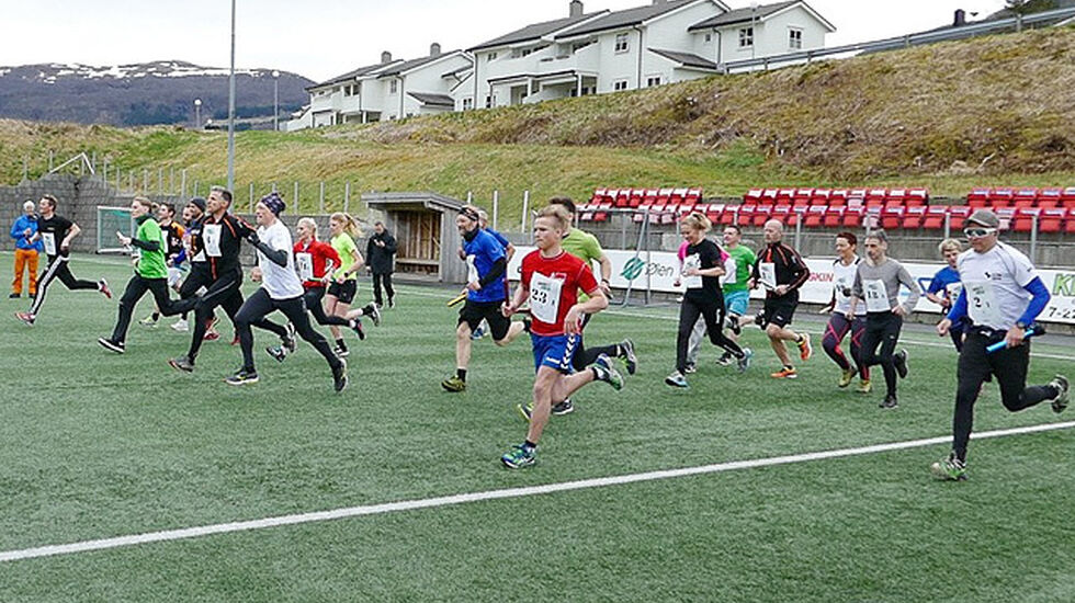 Starten frå stadion i Ølen med 24 lag i full fart. (Foto: Medvind24)