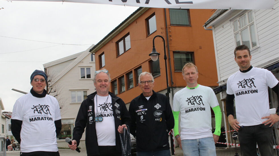 Arrangørenstaben under den første utgave av Sunnhordland Maraton var strålende fornøyd. (f.v. Asle Skulstad, Runar Øvrebø, Reidar Nesse, Nils Hetleflåt og Mats Tonning.)