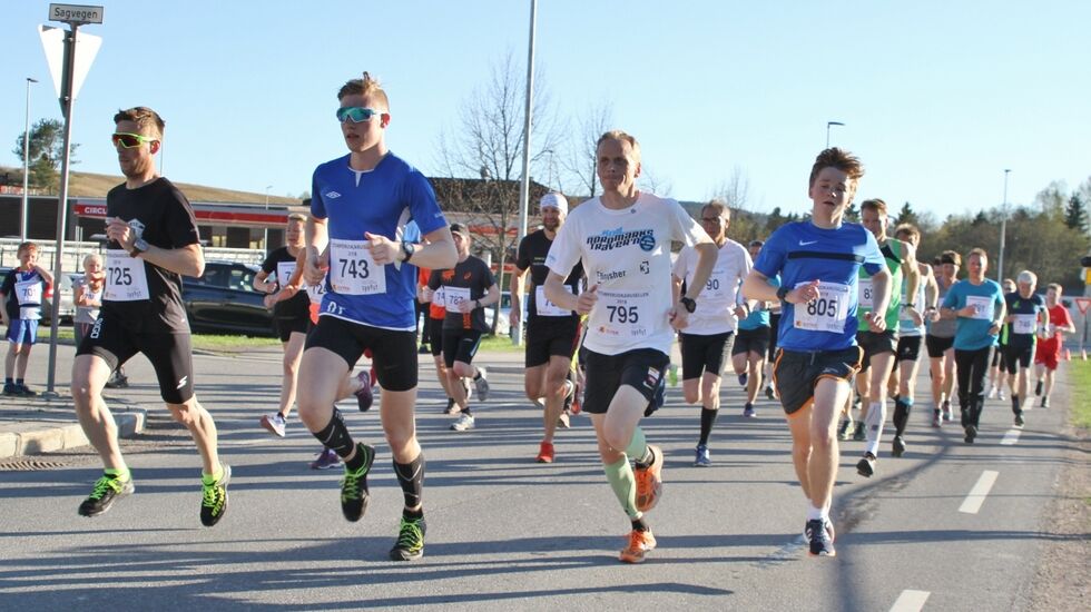 Fra starten med Røisgaard, Bjerke, Delerud og Hemstad i tet. (Foto: Olav Engen)