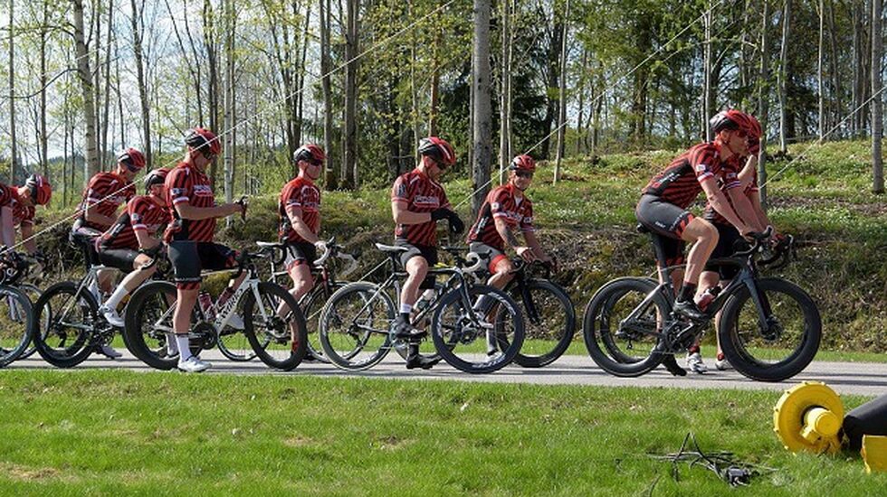 Team Foss Sport-pulje klar til start ved Kongsvingerhallen torsdag. (Foto: Per Kr. Johansen)