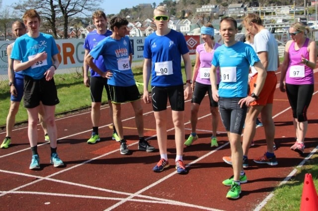 Startfeltet i årets første løbestævne (Foto: IL Express-Henrik Kofoed Nielsen).