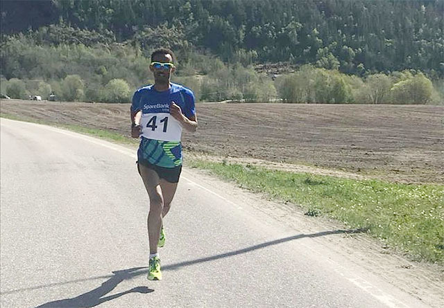 Ebrahim Abdulaziz tok en klar seier i Botn Rundt i Rissa. (Foto: arrangøren)
