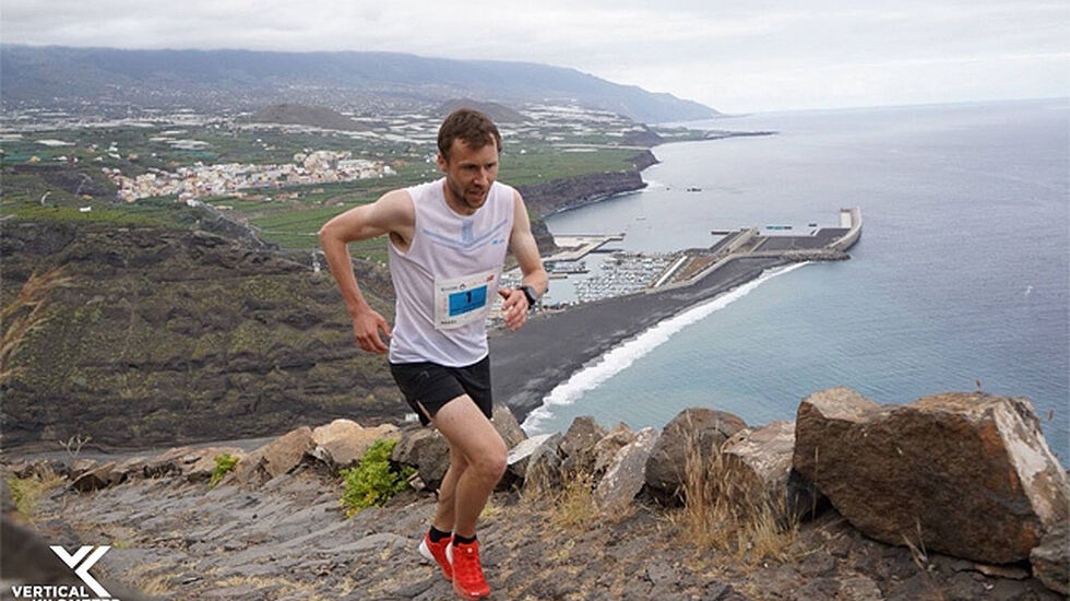 Stian Angermund-Vik er godt i gang med Vertical-løpet der han endte på andreplass. (Foto: VKWC)