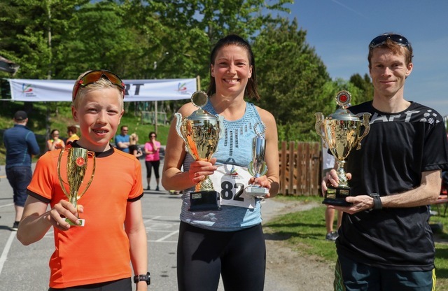 Sindre Fylling (til venstre), Iren Nordal (beste kvinne) og den suverene vinneren i Kleiva Rundt 2018, Kristian Nedregård. Foto: Martin Hauge-Nilsen