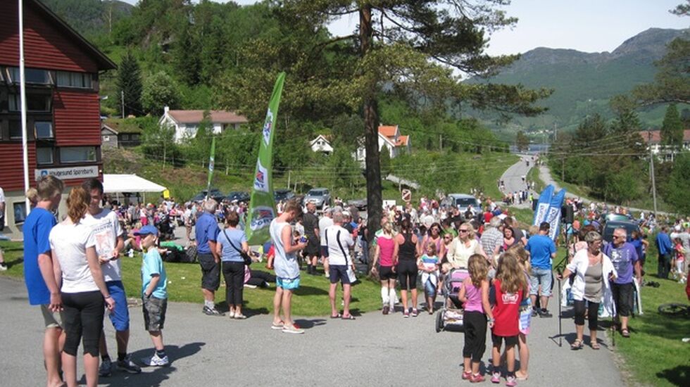 Ølmedal Rundt betyr festdag ved Imsland bygdahus. Arrangørfoto fra 2017.
