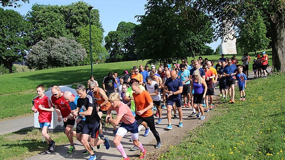 Strålende varmt sommervær med en liten bris da det 30. Tøyen Parkrun gikk klokka 09:30 lørdag