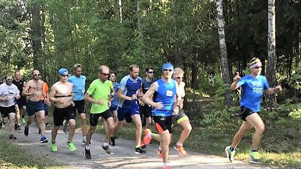 Full fart fra start ved Hempa skole. (Foto: Elin Olstad)