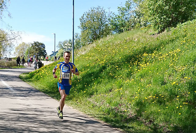 Tonny Gjerde løp inn til seier i idylliske omgivelser i Oulu i Finland. (Foto: privat) 