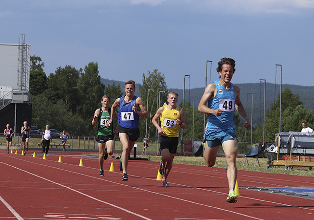 Eirik Gramstad spurta inn til seier på 3000 m med 8.22,70. (Foto: Ole Petter Mandt)