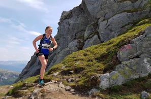 Eli Anne Dvergsdal har vunnet Motbakkecupen tre ganger de fire siste årene. Her fra seiersløpet i Hovlandsnuten Opp i 2018. Foto: Tom Roger Johansen