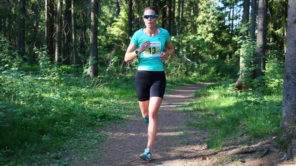 Karoline Næss vant kvinneklassen i ABIK-karusellens første løp. Bildete r fra et av fjorårets løp. (Foto: Bjørn Hytjanstorp)