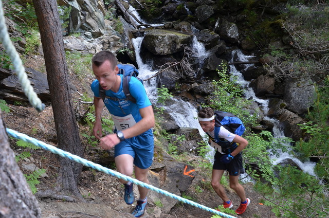 Johan Bugge med Stian Øvergaard Aarvik på hjul, under fjorårets Svinestranda Opp.  Foto: Svein Hauge