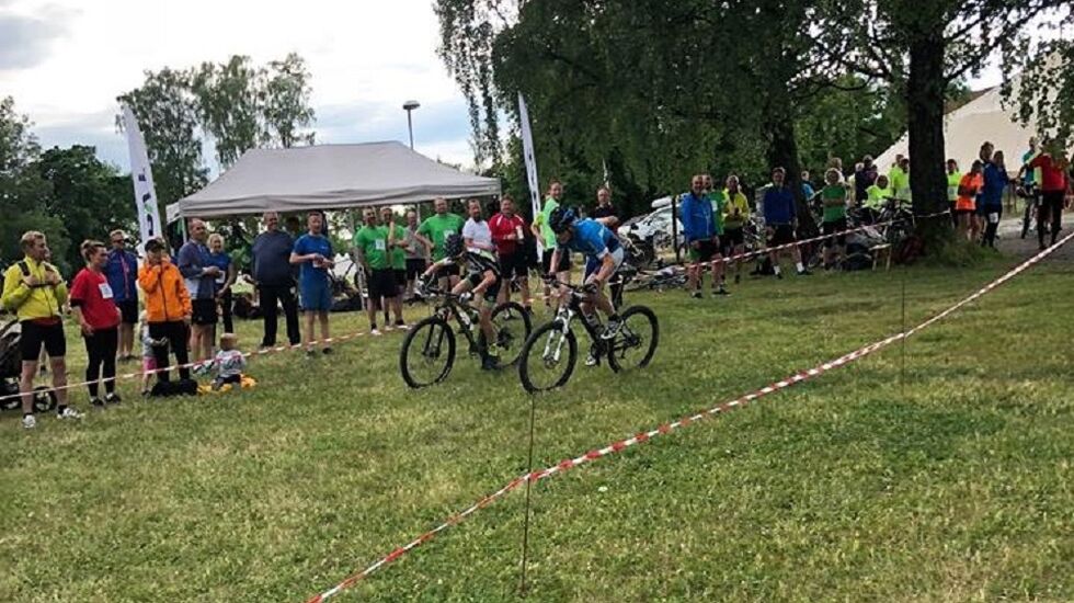 Tett duell på en av sykkeletappene. (Foto: Bedriftsidrettens facebookside)