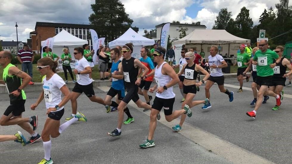 Fra starten på 10 km i 2018. (Arrangøfoto)