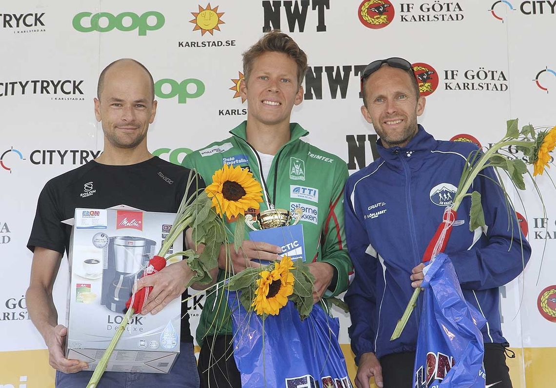 Anders Gløersen (midten) vant foran Arne Post (til venstre) og Øystein Mørk. (Foto: Anders Dahlen)