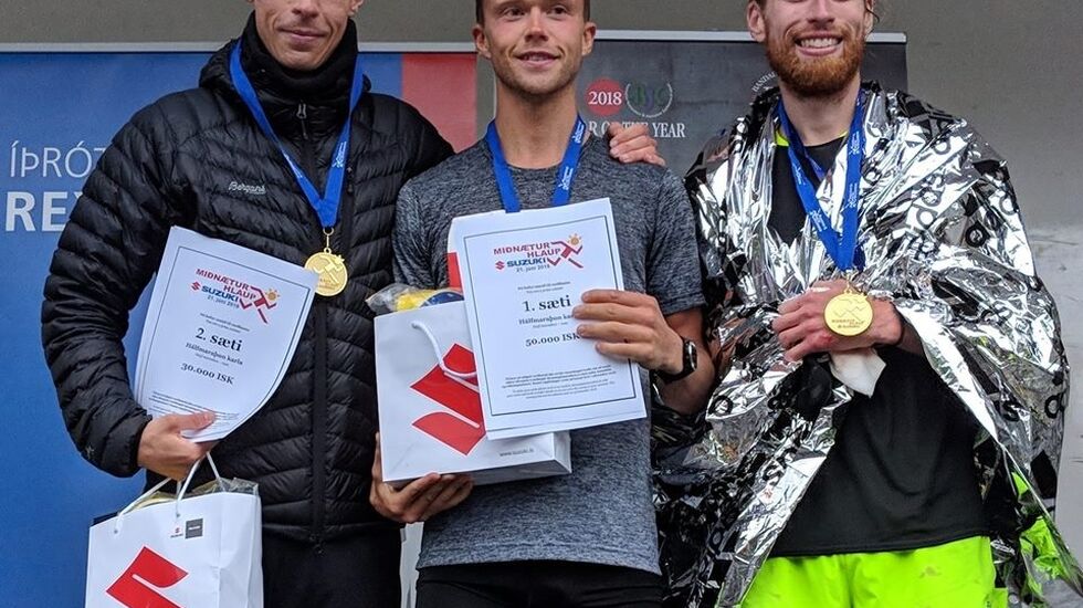 Pallen på halvmaraton med Marius Skeide Ruth til venstre (Foto: facebook/midnightrunis)