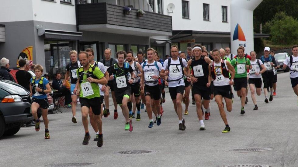Starten har gått, Sverre Nesdal Aske frå arrangørklubben itet. Foto: Arrangør.