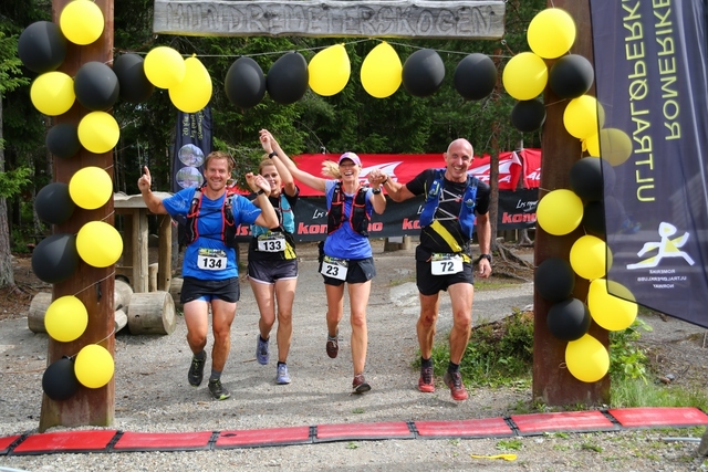 Så glad blir men etter å ha løpt 50 kilometer i Romeriksåsen på langs. (Foto: Bjørn Hytjanstorp)