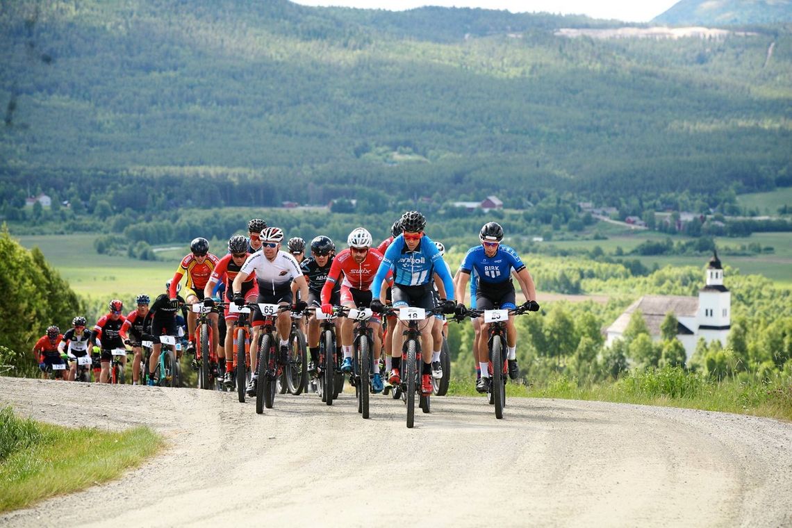 TransØsterdalen går ikke lenger Østerdalen på langs, men de rundt 200 syklistene som deltok i år fikk sett seg godt om i Tynset kommune som her på lørdagens etappe. (Foto: Per Roger Bekken)